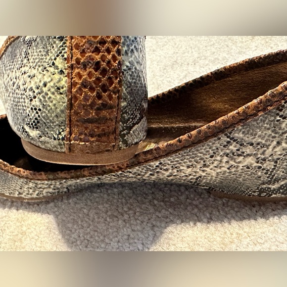 Cynthia Vincent, Snakeskin Patterned Ballet Flats - Picture 7 of 9